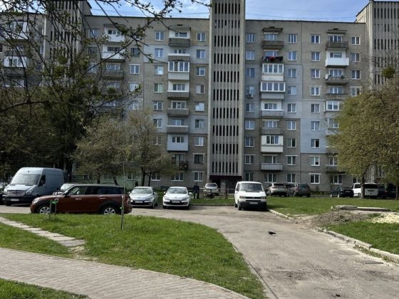 Продаж 1 кімнатноі по Сокальській 37 м.кв,серед.поверх Шептицкий