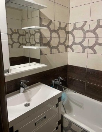 Трикімнатна квартира з ремонтом на Виставці - фото 1