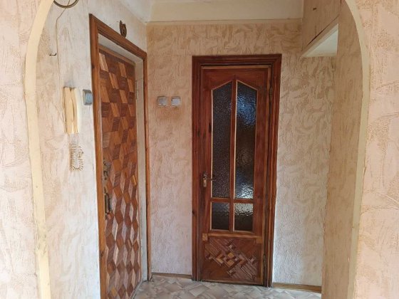 Доступна двокімнатна квартира на середньому поверсі Хмельницький