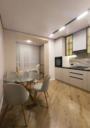 Центр міста, якісний ремонт, меблі і техніка. Ніхто не проживав - фото 1