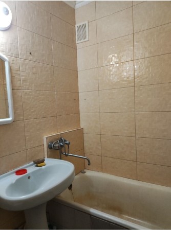 Продам власну двокімнатну квартиру в центральній частині міста. - фото 1