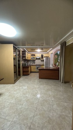 2к  поруч з центорм міста . Ремонт. Меблі. Техніка - фото 1