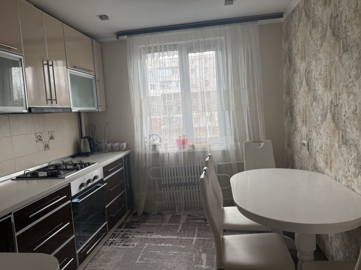 Продам чудову трикімнатну квартиру - фото 1