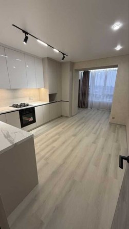 Продаж 2 кімнатної квартири з чудовим ремонтом - фото 1
