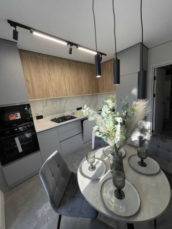 Стильна 1к квартира з ремонтом, індивідуальне опалення, не кутова - фото 1