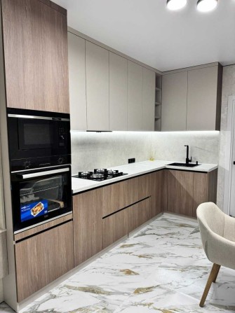 Продаж квартири з дизайнерським ремонтом та панорамним видом на місто. - фото 1