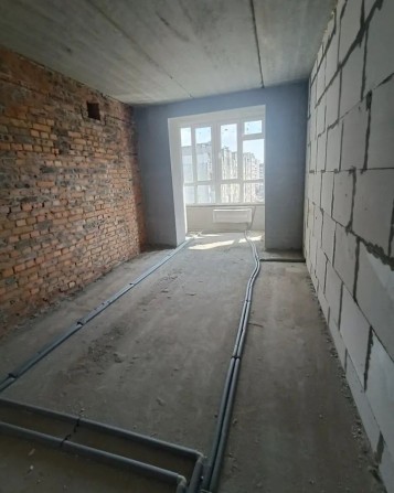 Простора 1к здача цього року! Велика кухня. Діє переуступка! 43110 - фото 1