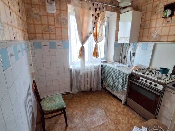 3х кім. р-н Кристал - 8й квартал.