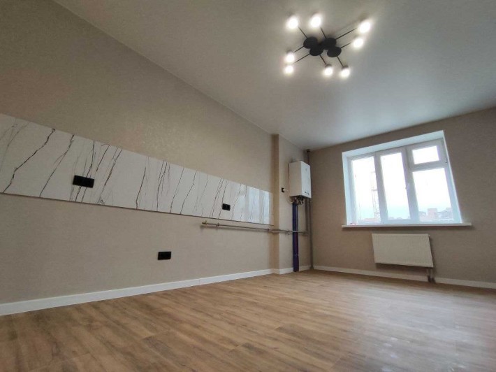 2к  НИЖЧЕ РИНКУ, ремонт, середный поверх, не кутова! - фото 1