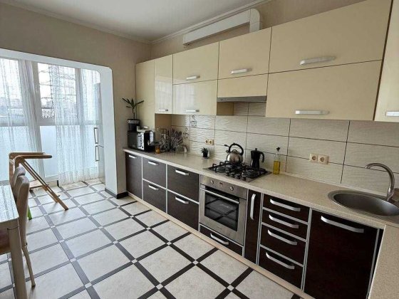Продаж 3к квартира АГВ власне паркомісце Зарванцы