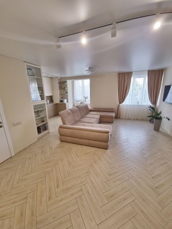 Унікальна затишна 2к Виставка! Вікна на озеро, оформлення мін. 39888 - фото 1