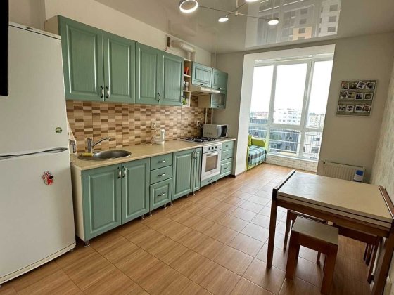 Продається простора 2-кімнатна квартира в на Озерній! Хмельницький