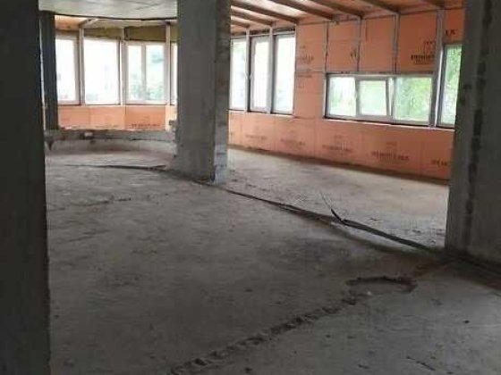 Простора квартира з індивідуальним опаленням у тихому районі Хмельницький