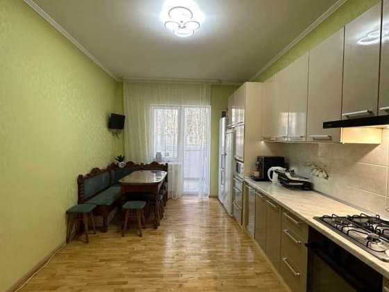 Продаж великогабаритної 3 кімнатної квартири Липини