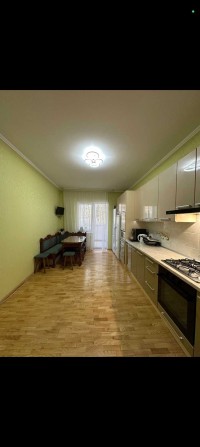 Продаж великогабаритної 3 кімнатної квартири - фото 1