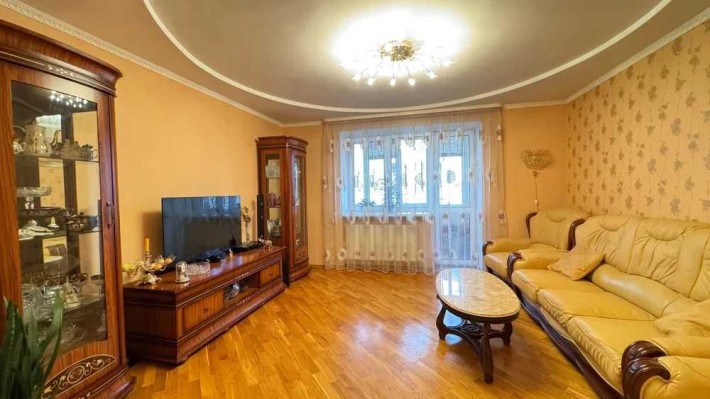 Продаж 3-к квартири  з ремонтом та видом на парк - фото 1