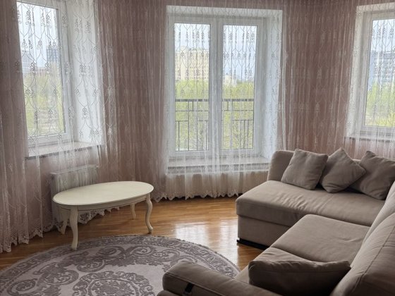 2-кімнатна квартира Зміїнець