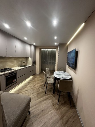 Продаж стильної 2 кімн. квартири з авторським ремонтом ЖК Дн. Брама 2 - фото 1