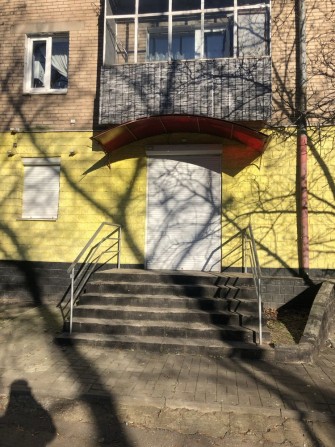 Продам 2 к  квартиру виведену з житлового фонду під бізнес - фото 1