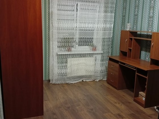 Продається 3-кімнатна квартира в самому центрі міста Олевськ.На 4 поверсі,з ремонтом