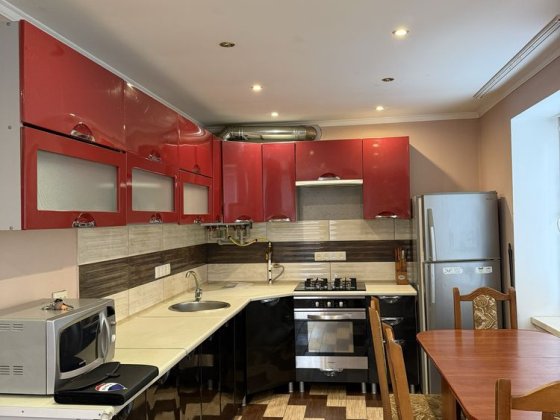 Продається простора 3-кімнатна квартира у місті Тячів Тячев