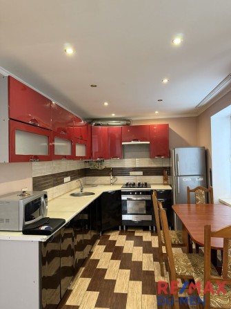 Продається простора 3-кімнатна квартира у місті Тячів - фото 1