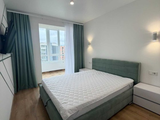 Однокімнатна квартира в зданому будинку, що поруч озера. Крихівці