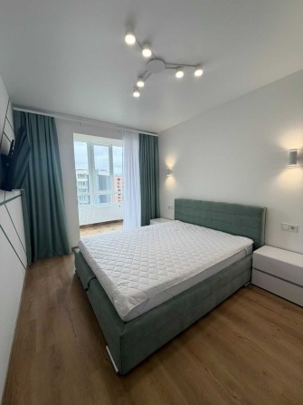 Однокімнатна квартира в зданому будинку, що поруч озера. - фото 1