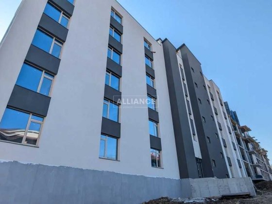 Продається 2-х кімнатна, двостороння квартира в районі Пасічна. Угринов