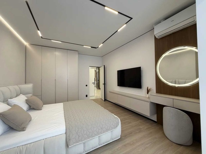 Укомплектована 3-х кімнатна квартира на березі м.Озера.  93м2 - фото 1