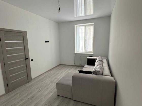 1-км квартира. Власник