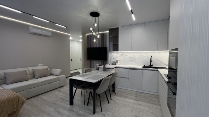 Двокімнатна квартира з авторським ремонтом, меблями та технікою. ЖК «Оптимісто», с. Гатне | БЕЗ КОМІ - фото 1