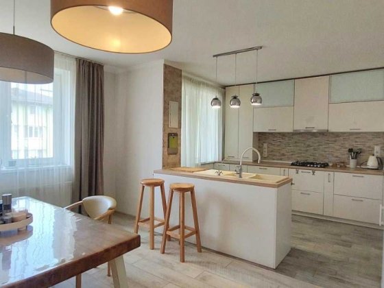 Нові Петрівці, Петрівська вул, дворівнева квартира 122 кв.м