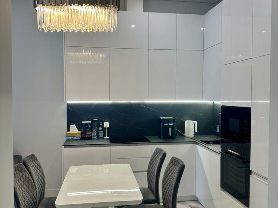 Продаж квартири Park Lake City 51.6 m2 з власним подвір'ям та видом на озеро. Підгірці