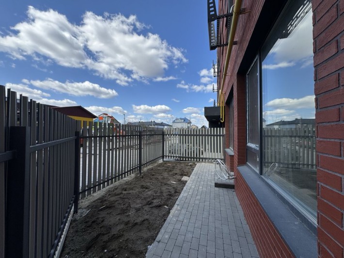 ЄОСЕЛЯ з ремонтом 65,7м2 з двориком в Святопетрівському БЕЗ КОМІСІЇ - фото 1