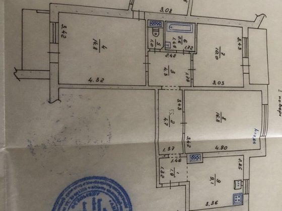 Продається трикімнатна квартира в центрі Макарова Макарів