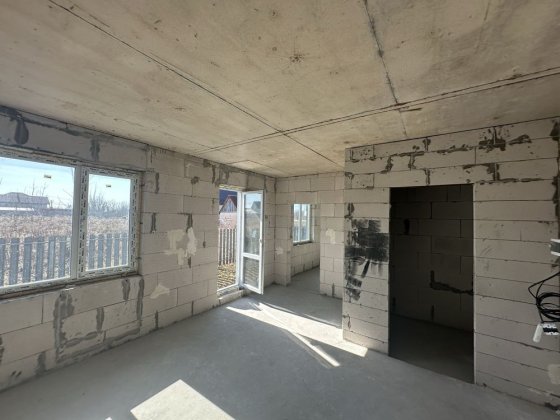 Продам квартиру 2 кімнати та Власний Двір. Гнатівка , поруч Ірпінь та Буча. До Києва 20 хв до академ Гнатовка
