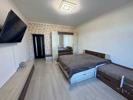 2-х кім Квартира в приватномку секторі 70м  і земля Хотів/Теремки