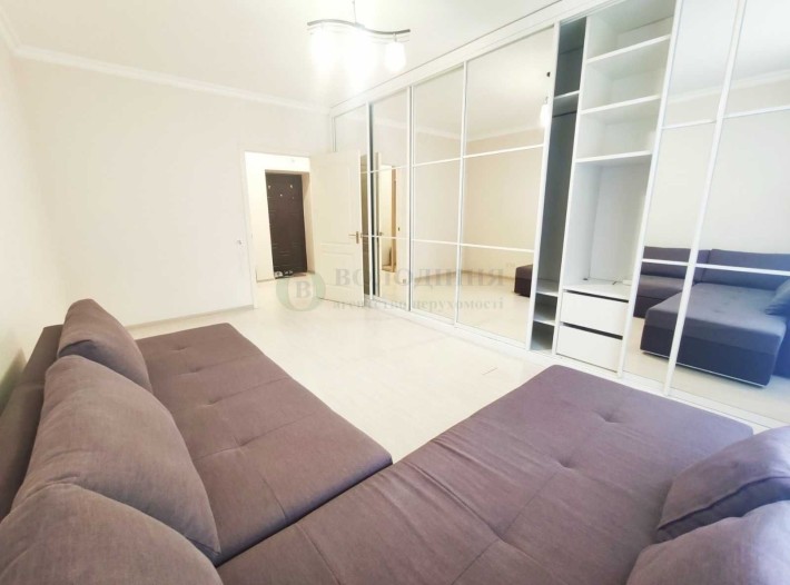 Продаж 1к з ремонтом та меблями ЖК Чайки до метро Житомирська 10 хв - фото 1