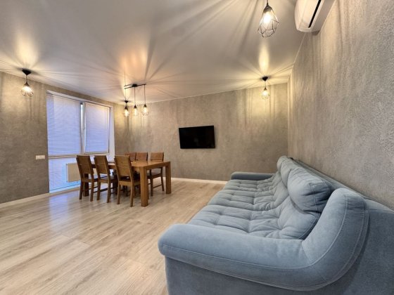 ЖК Солнцтаун, 3к квартира площею 78 кв.м. 2 паркомісця Чайки