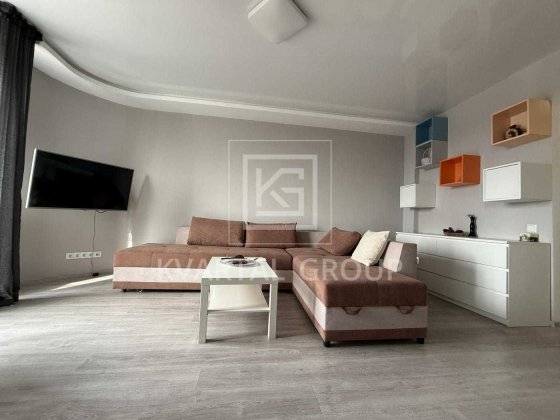 Продається чудова простора 1-кімнатна квартира з ремонтом в ЖК Чайки! Чайки