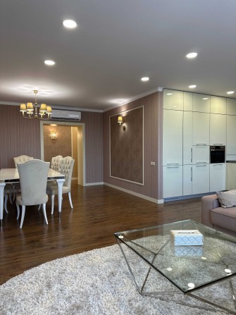 Продам без комиссии 3 к квартиру ЖК Чайки с авторским ремонтом, ул. Лобановского 17 - фото 1