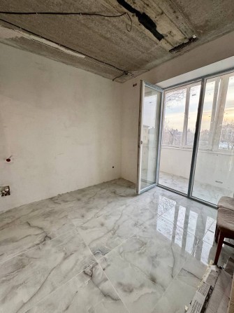 Продаж 1кім. квартири в новобудові з частковим ремонтом в. Наварійська - фото 1