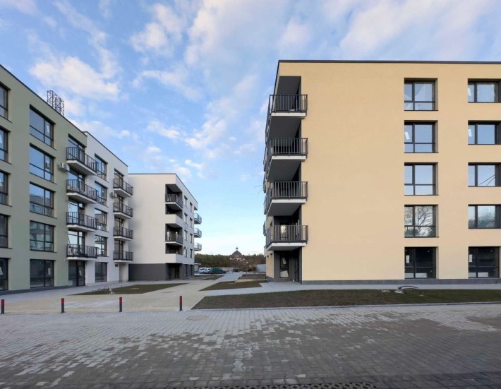 Продається квартира.

Продаж квартири з власним патіо 1км с. Брюховичі - фото 1