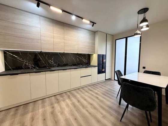 Продаж 2-кім квартири, кухня-студія, по вул. Героїв Крут бічна Трускавецької, дизайнерський ремонт,  Сокольники