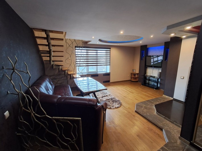 Продаж 2ярусної 3кімнатної квартири в Пустомитах - фото 1