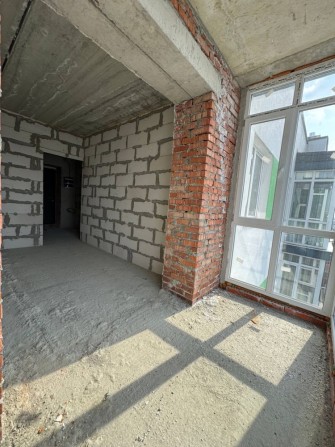 Пропоную 1-кімнатну квартиру площею 36,4 м² у будинку ЖБК «Кільцева» у Винниках — будинок заселений  - фото 1