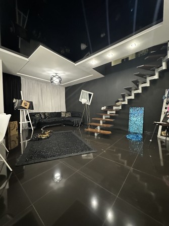 Продаж три кімнатної квартири ,сучасний ремонт, новобудова. - фото 1