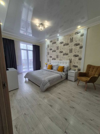 Продам большую  1-ком.  квартиру  в ЖК " Авторский" в кирпичном доме с АГВ - фото 1
