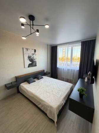 Продам красивую новую квартиру ЖК 7 Небо! Новая мебель и техника! - фото 1